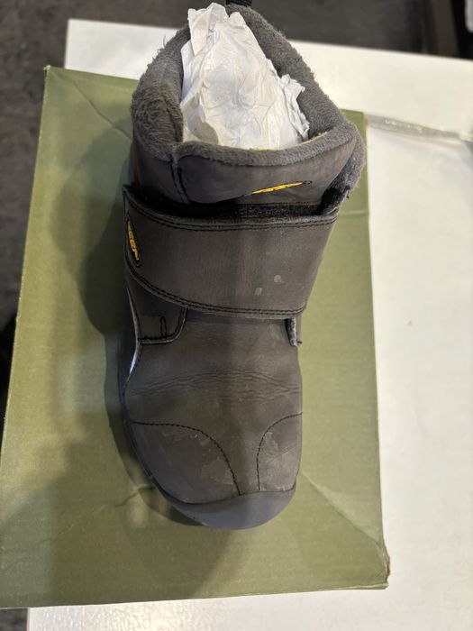 Продам черевики Keen