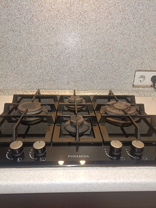 Газова поверхня ,чугунні  решітки