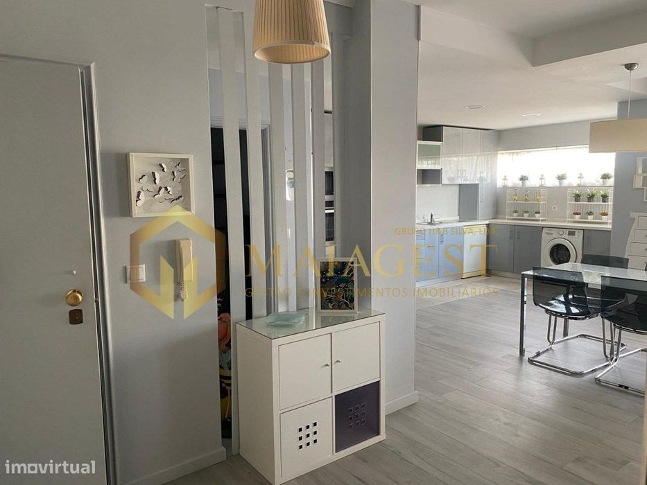 T2 Renovado totalmente Mobilado e cozinha Equipada, Lugar de Garage...