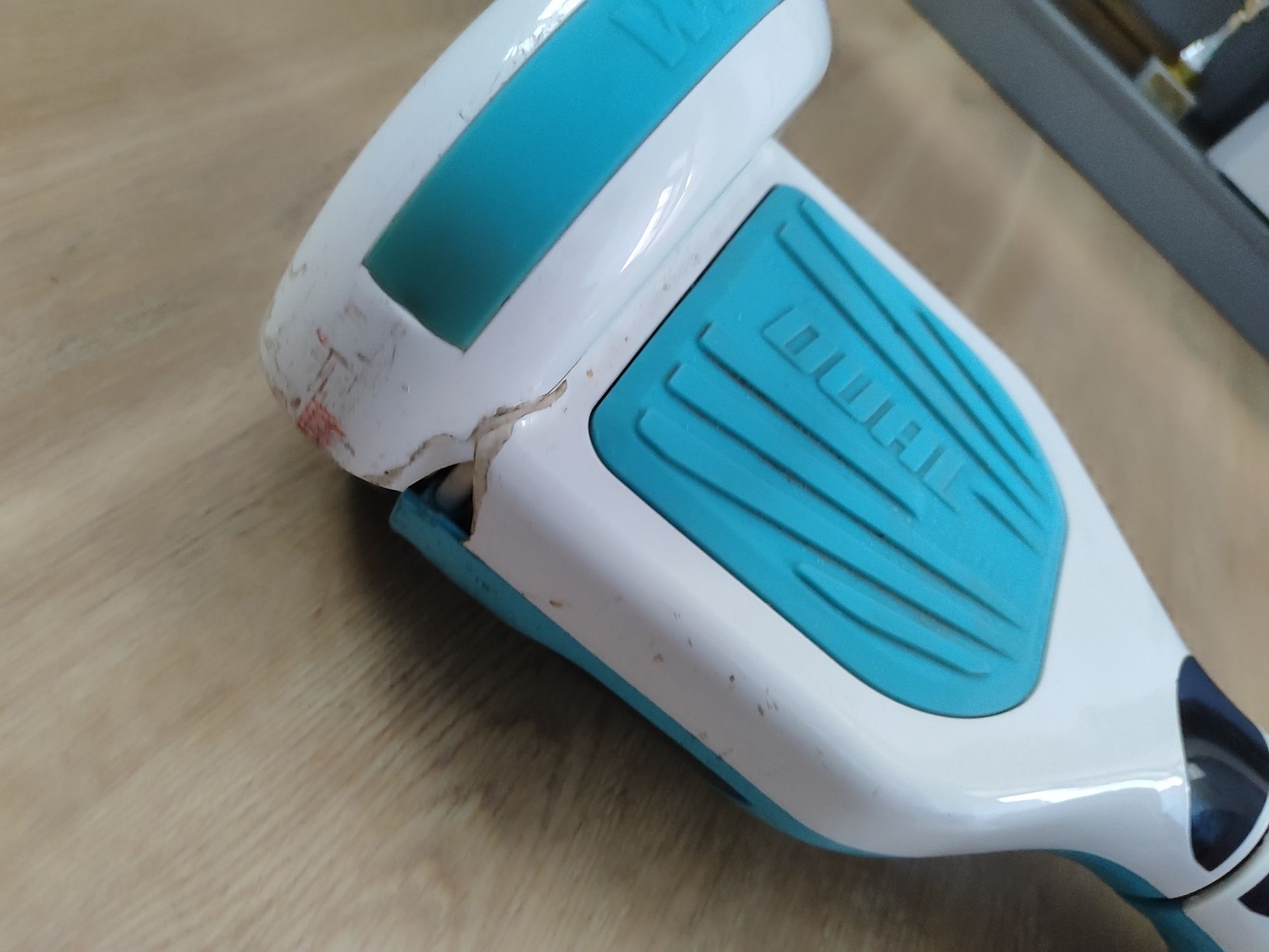 Deskorolka elektryczna skymaster WHEELS 6,5 DUAL biało-miętowa