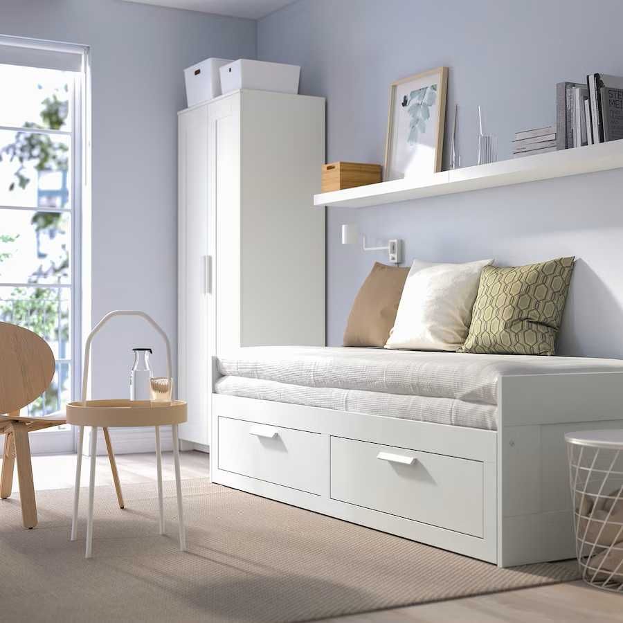Cama Solteiro/Casal do Ikea modelo Brimnes como nova sem colchões