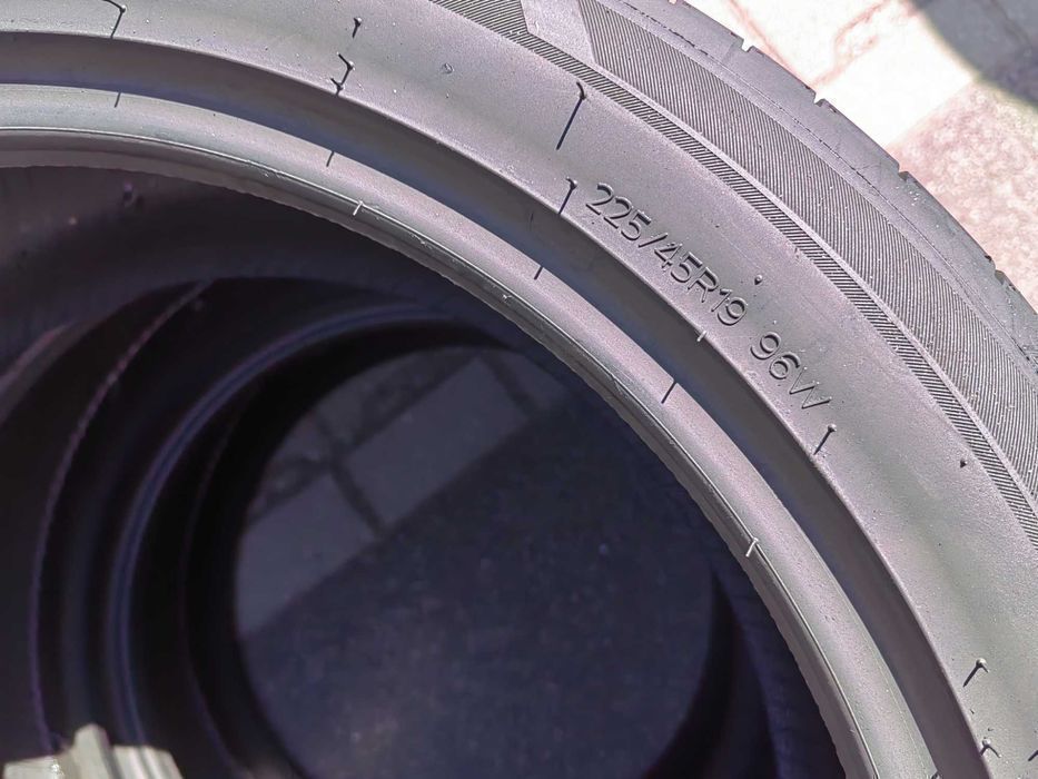 225/45R19 96W Hankook Ventus S1 evo 3  Komplet Lato DEMO KL26