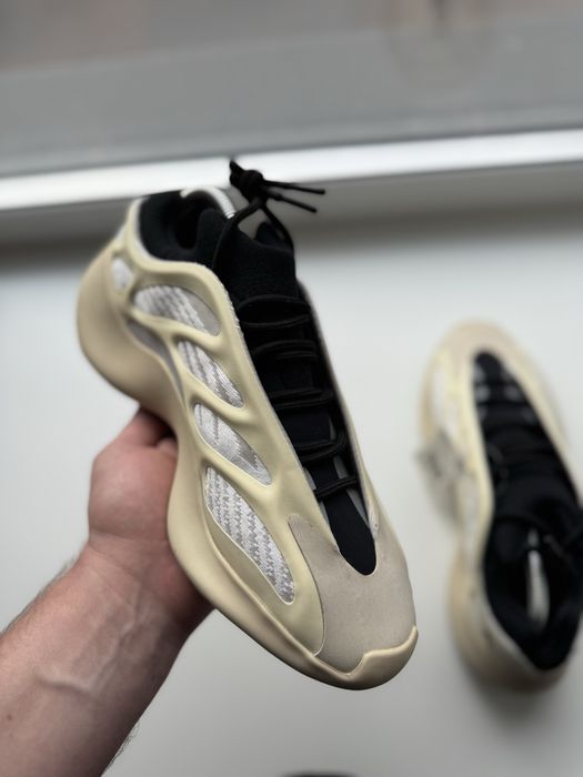 Yeezy 700 42 Azael adidas yezzy new gym fitness original on balance of