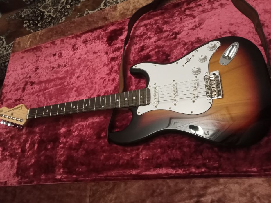 Электрогитару красивую современную на синтезатор б. у. обмен!
