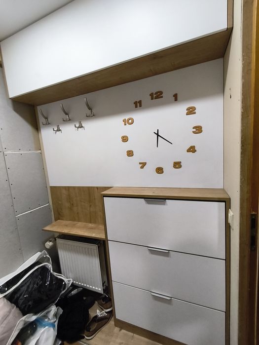 Nowoczesna szafka do korytarza