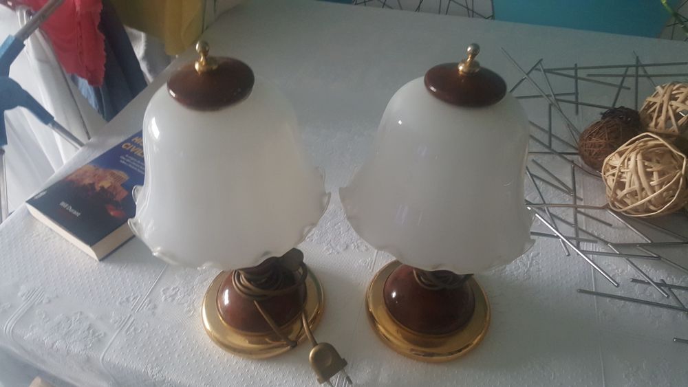 Candeeiros de mesa para venda.