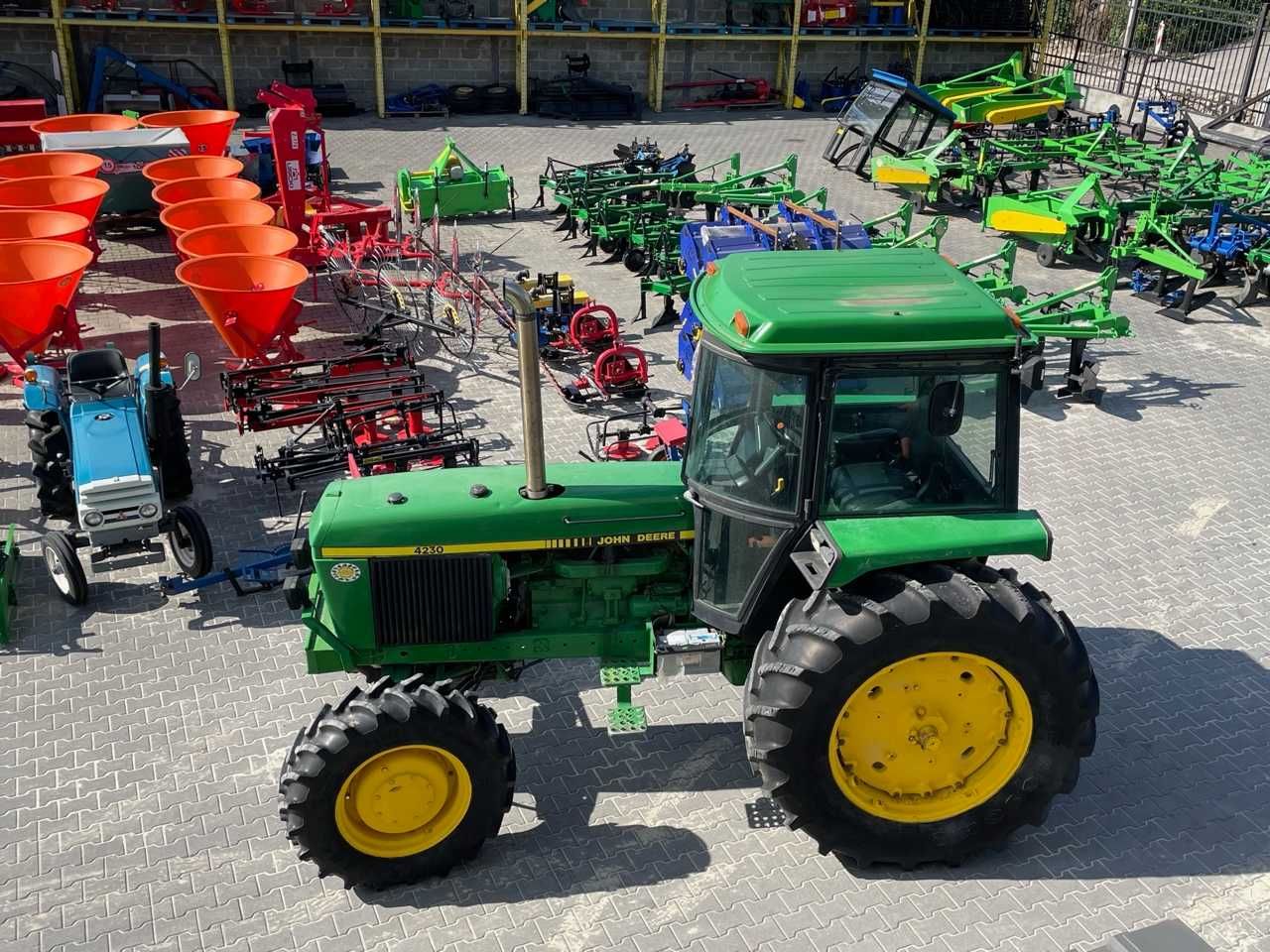 John Deere 4230 трактор