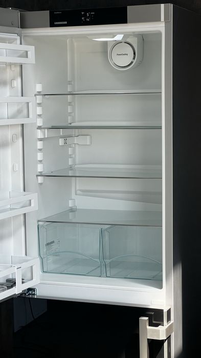 Холодильник Liebherr CNef 3915 NoFrost SmartDevice 379 л |чорне скло|
