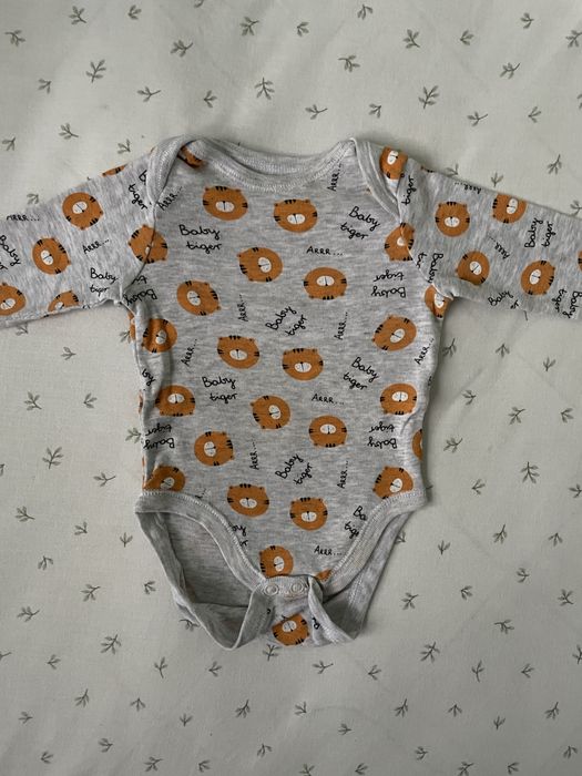 Body dla chłopca rozmiar 56 tanie ubranka bodziaki Sinsay