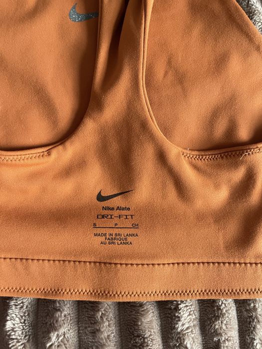 Продам топ Nike дуже в гарному стані