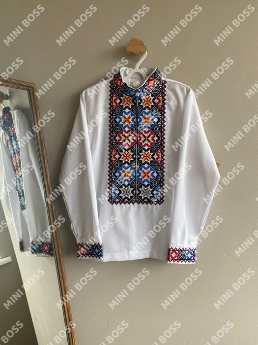 Лляна дитяча вишиванка для хлопчика вишита нитками, сорочка