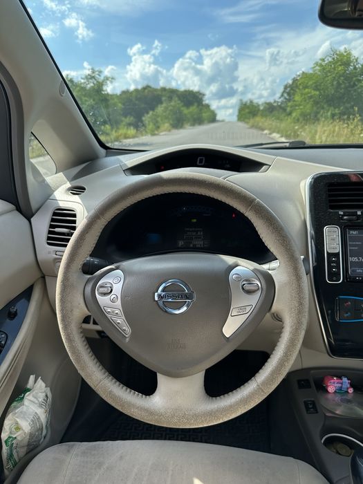 Продам Nissan Leaf