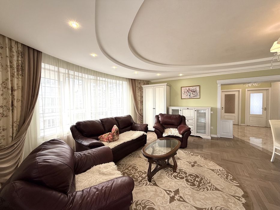 Велика 3к-Квартира з Авторським ремонтом у Калиновій Слободі.