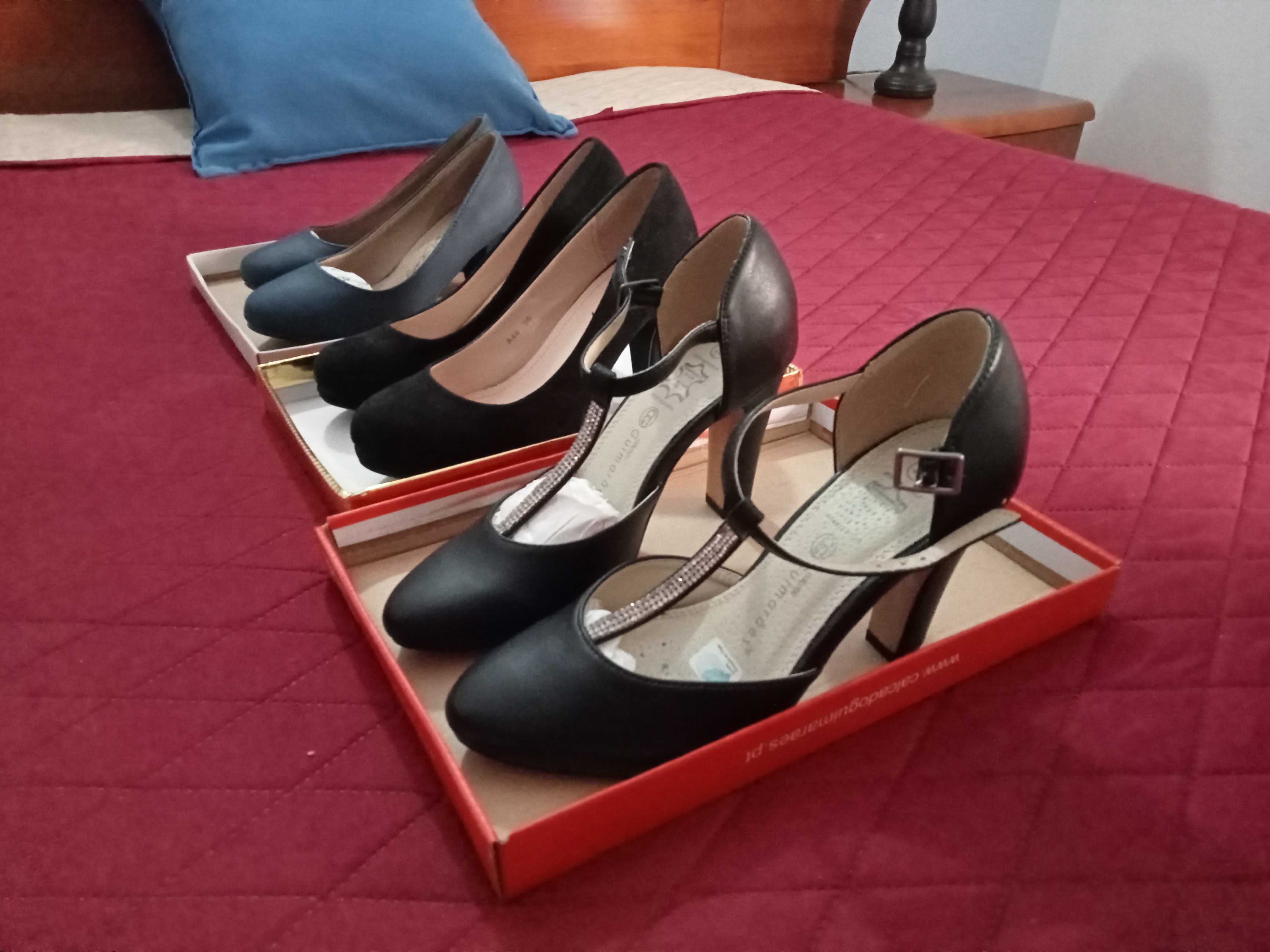 3 pares de sapatos de mulher