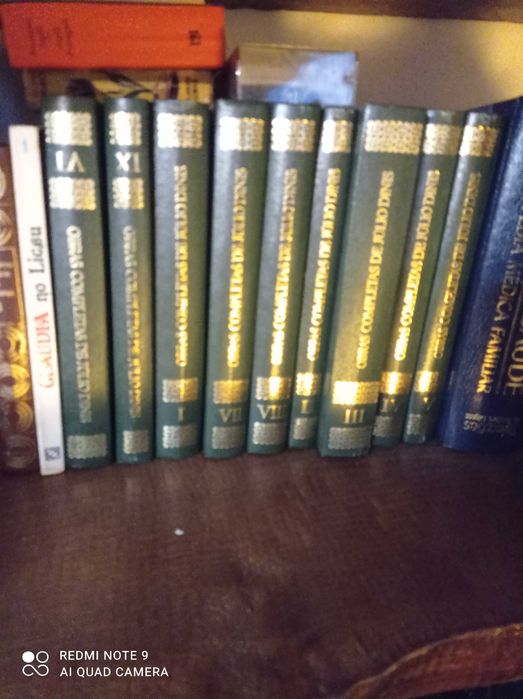 Vários livros enciclopédia