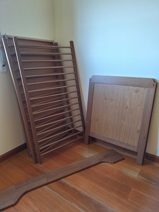 Cama de grades em carvalho + protecção lateral  + colchão