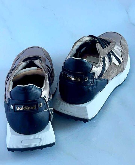 Абсолютно нові жіночі кросівки BALDININI 39 розміру.