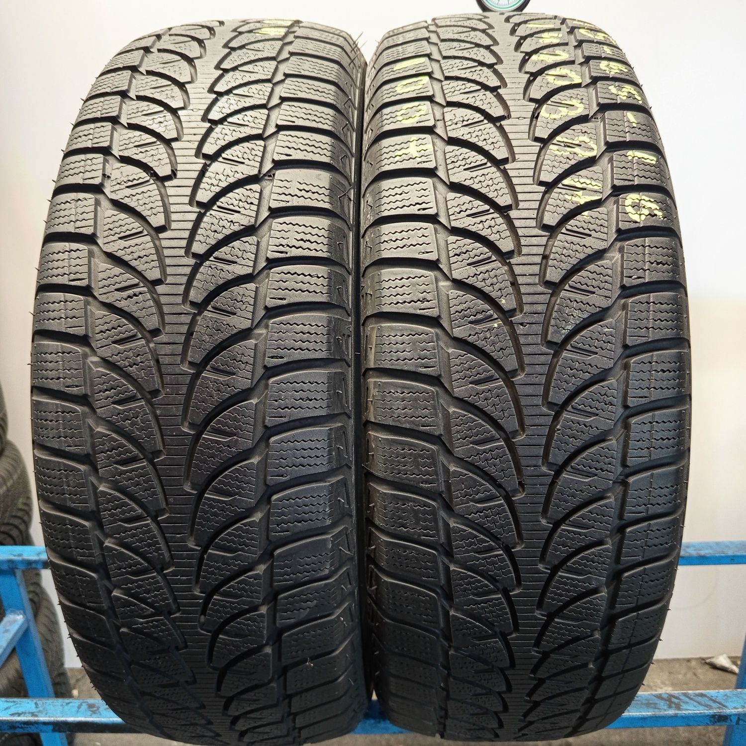 215/65R16 Bridgestone Blizak LM-80 Evo