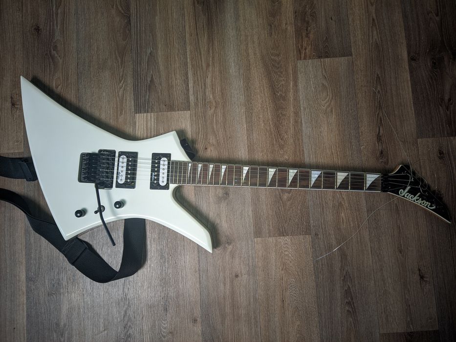 Продам комплект Електрогітара + комбопідсилювач