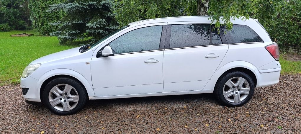 Opel Astra H 2009 CDTi 100 km Biały 253tys.