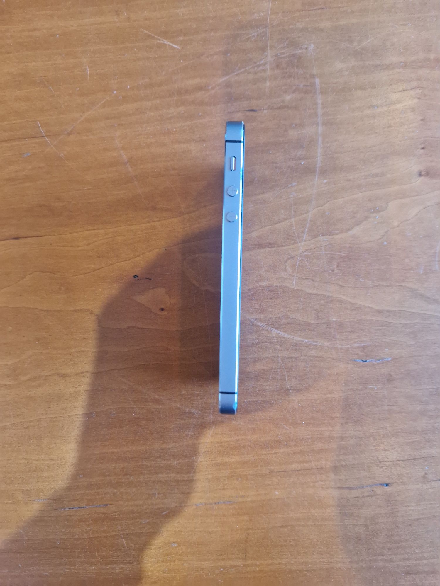 Iphone 5 S 16 GB, com bateria nova, sem carregador