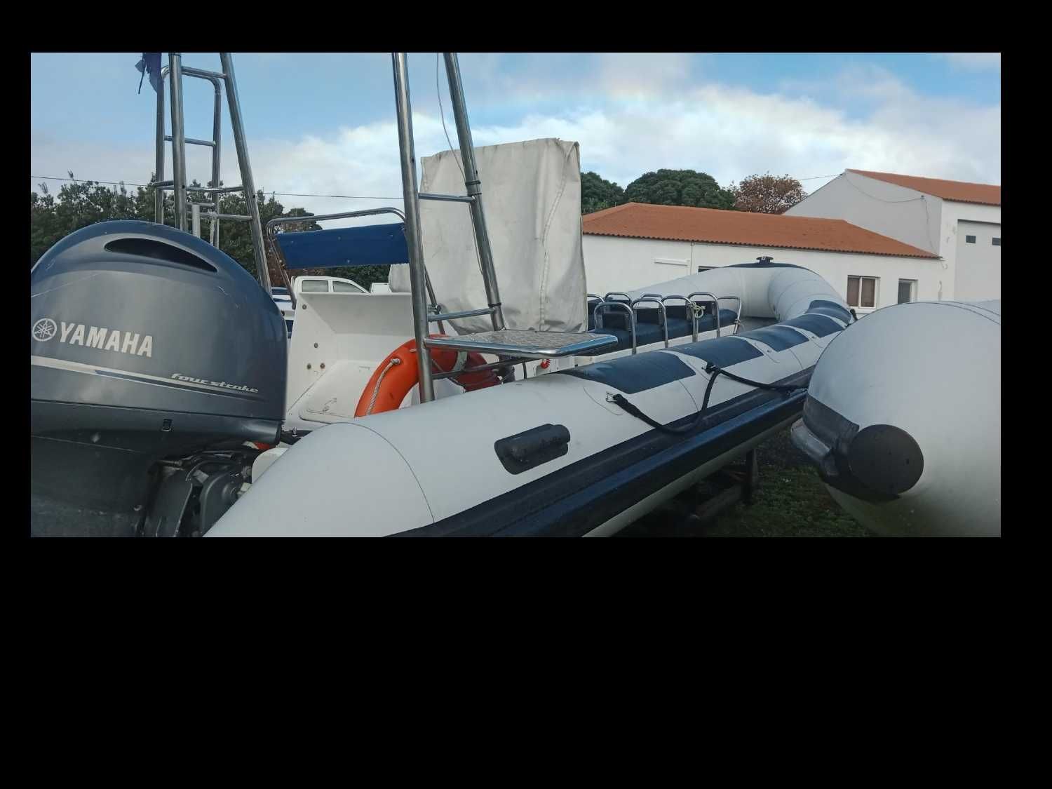 Oportunidade Semi-rígido Valiant 7,70m + Yamaha 200HP