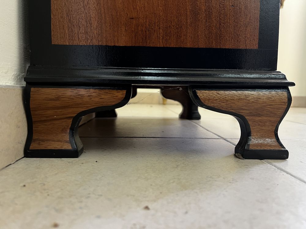 Mesa de cabeceira/ movel gavetas