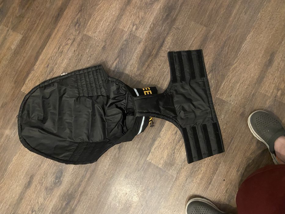 Продам жилетку для собаки