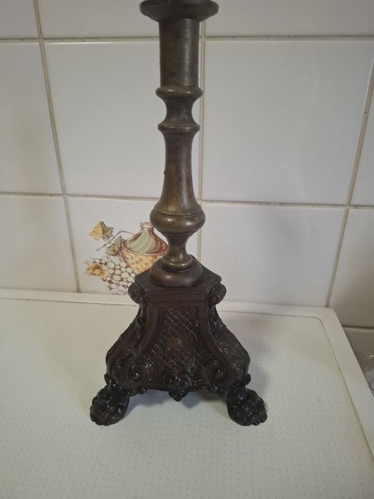 Stary mosiężny świecznik