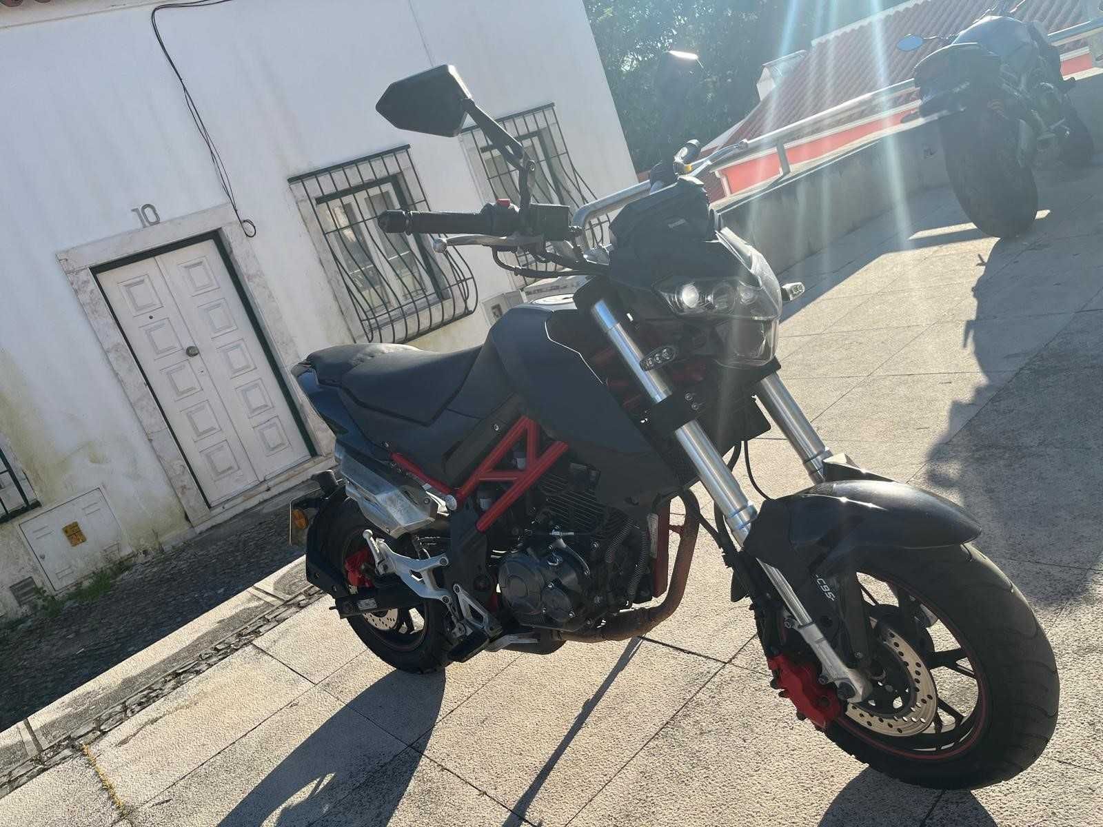 Benelli tnt 125 (ano 2017)