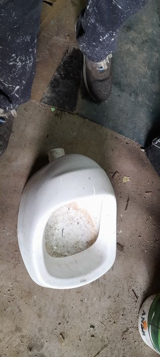Urinol da roca como novo