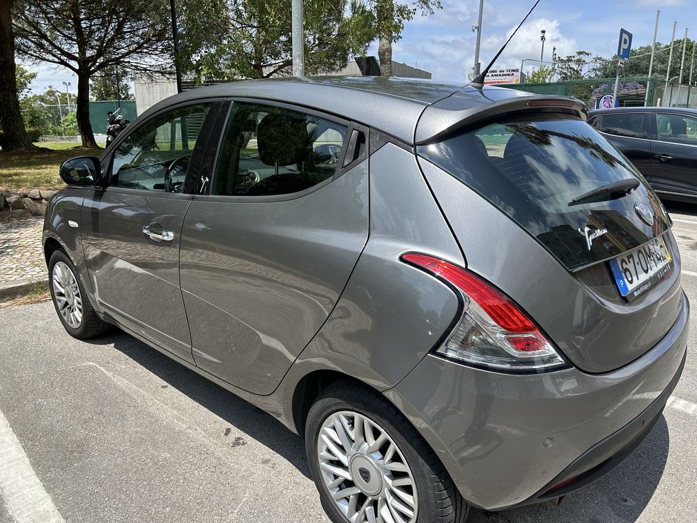 Lancia ypsilon 2014