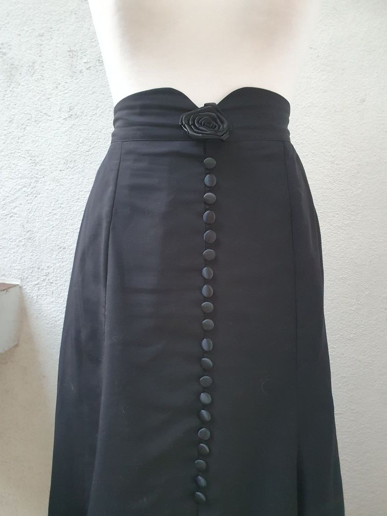 Długa gotycka spódnica z różą i guziczkami midaxi romantic goth retro