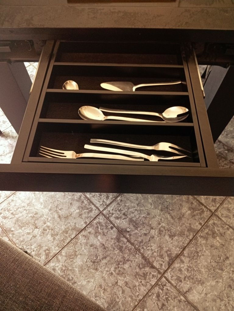 Mesa e cadeiras sala de qualidade
