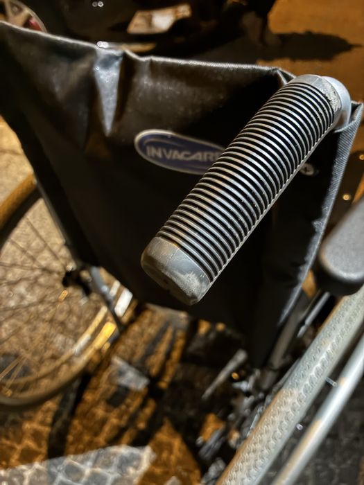 Cadeira de rodas Invacare pouco usada