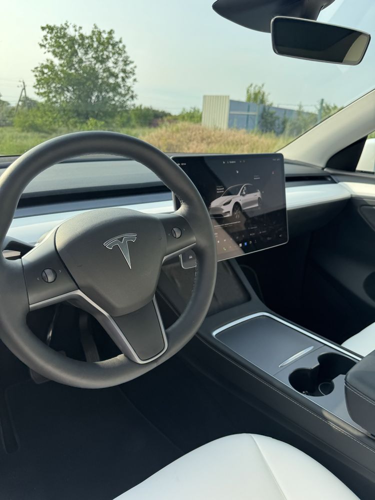 Tesla model Y новая ! Идеал.