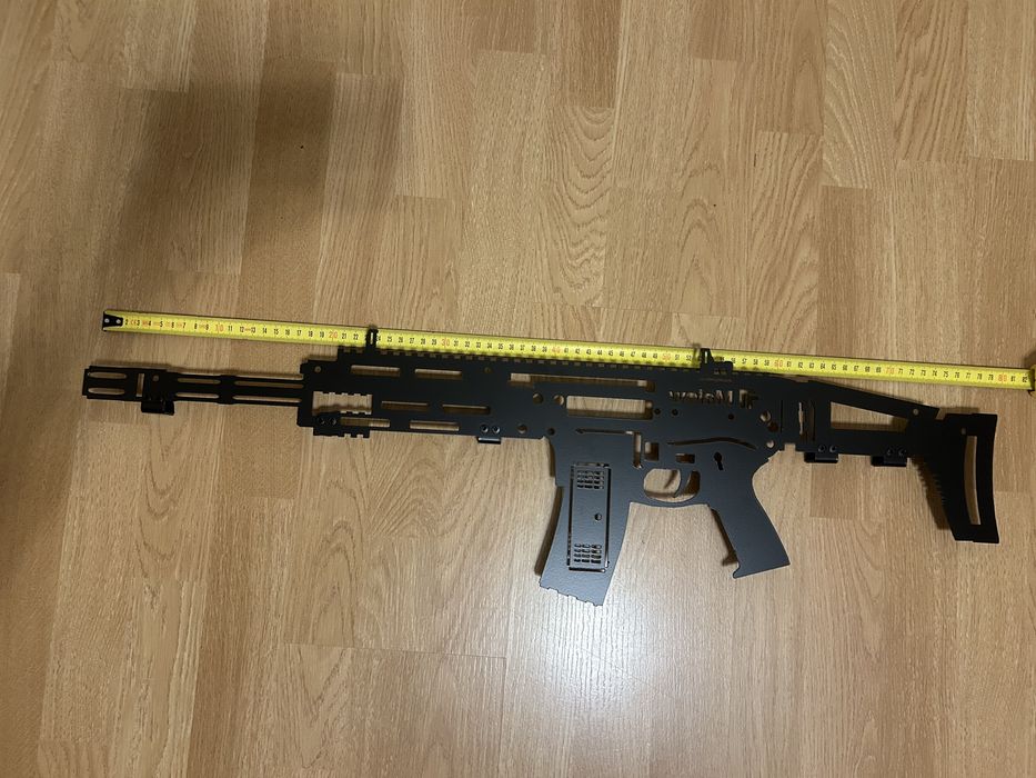 Wieszak metalowy militarny karabin