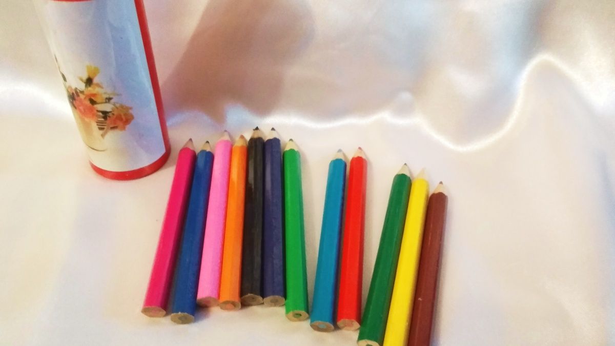 Набор цветных карандашей  12 цветов в металлическом пенале