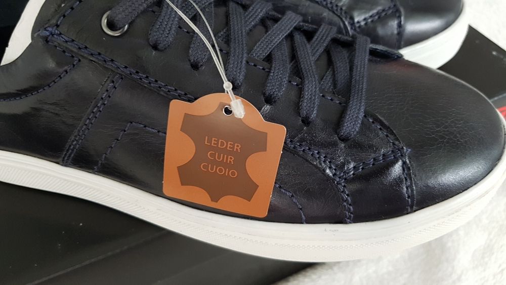 Кожаные кроссовки немецкой фирмы Am Shoe 39,41р,стелька 27см,оригинал.