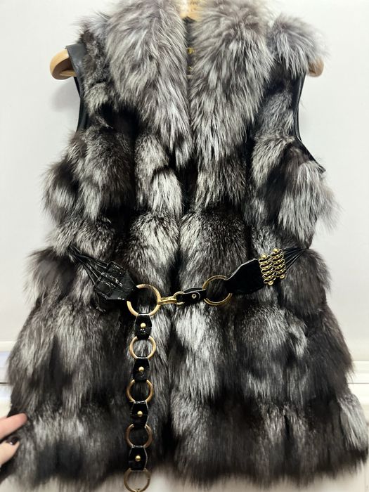 Шикарний Жилет, нат.хутро, чорнобурка , розмір XL, з поясом