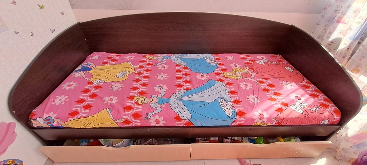 Детская кровать с бортиком(съёмный)