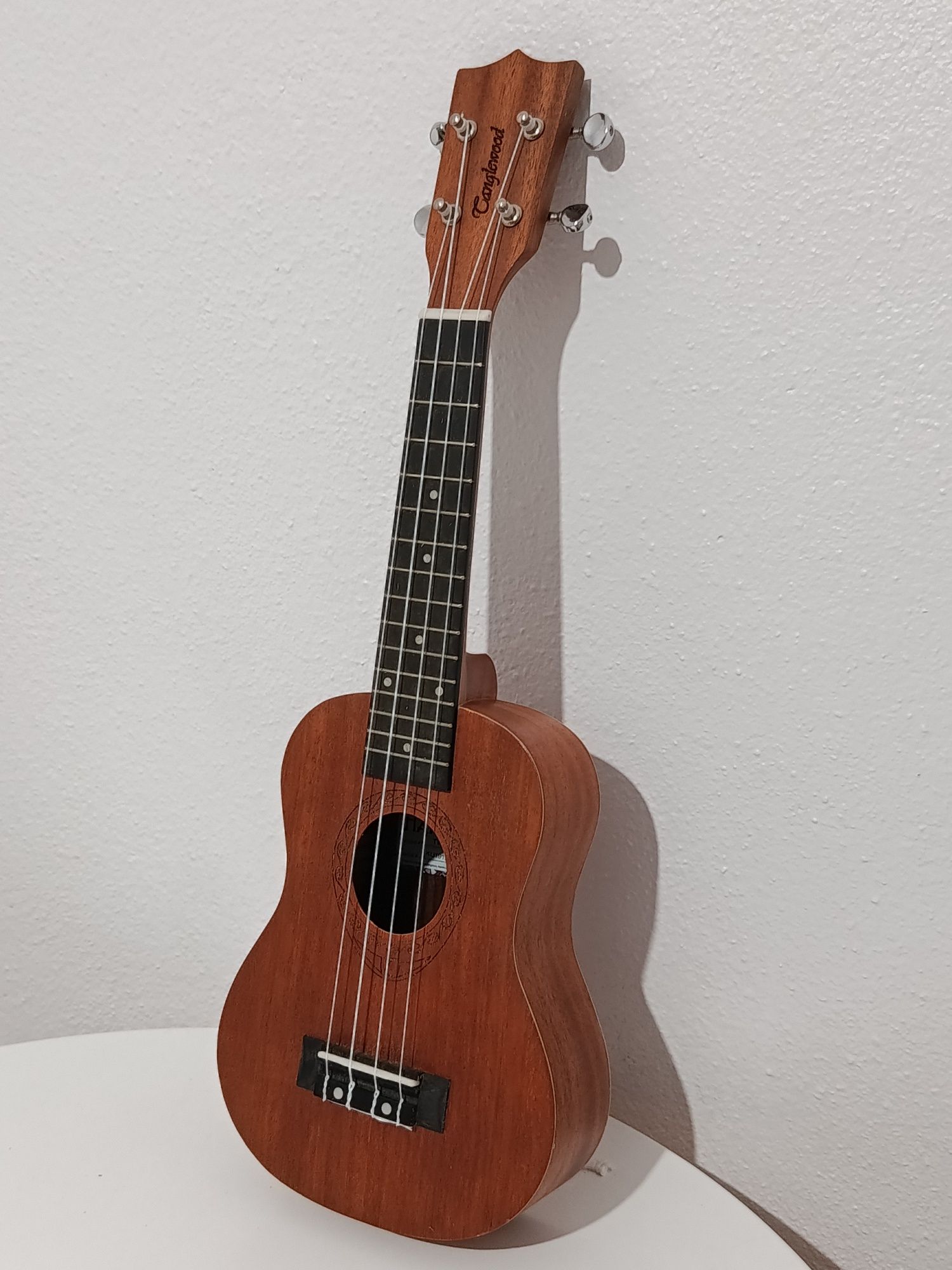 Ukulele acústico de madeira - como novo