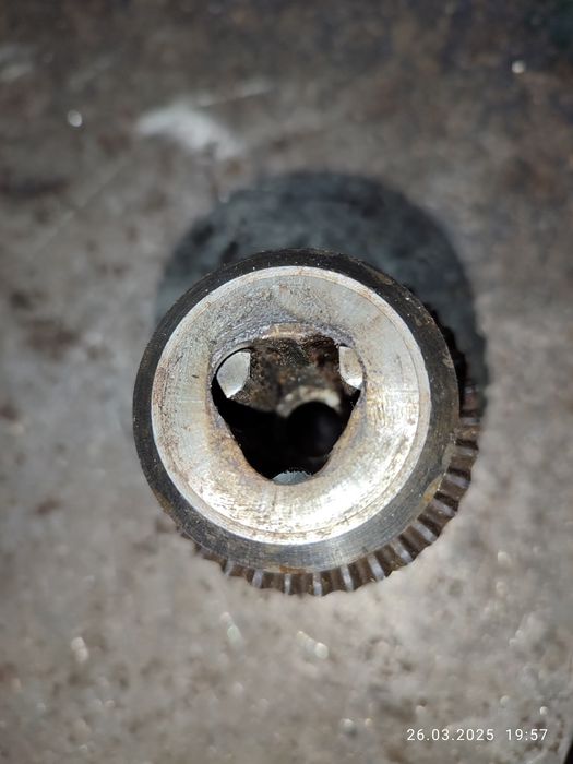 2 дзеркала, б/в, струбцина для монтажу саленблоків, патрон дрелі