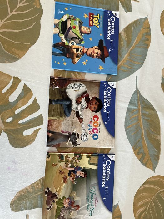 3 livros de coleção contos solidários.