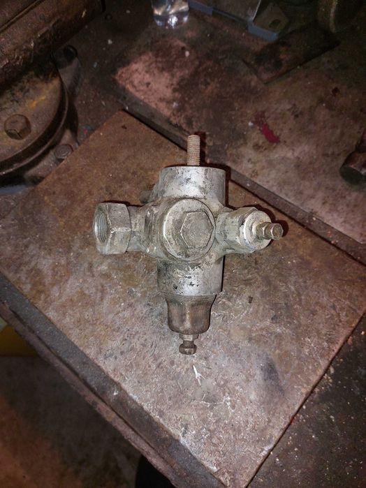 Регулятор тиску повітря КАМАЗ (старого зразка). 11.3512010