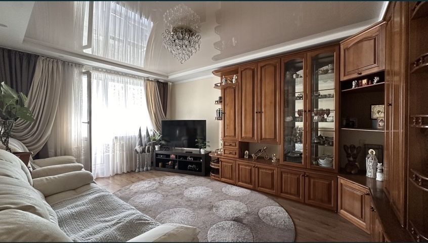 Продаж 4-кімнатноі квартири