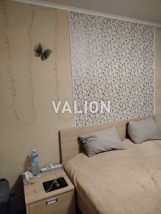 Продам 3-кімнатну квартиру біля метро *Академмістечко*