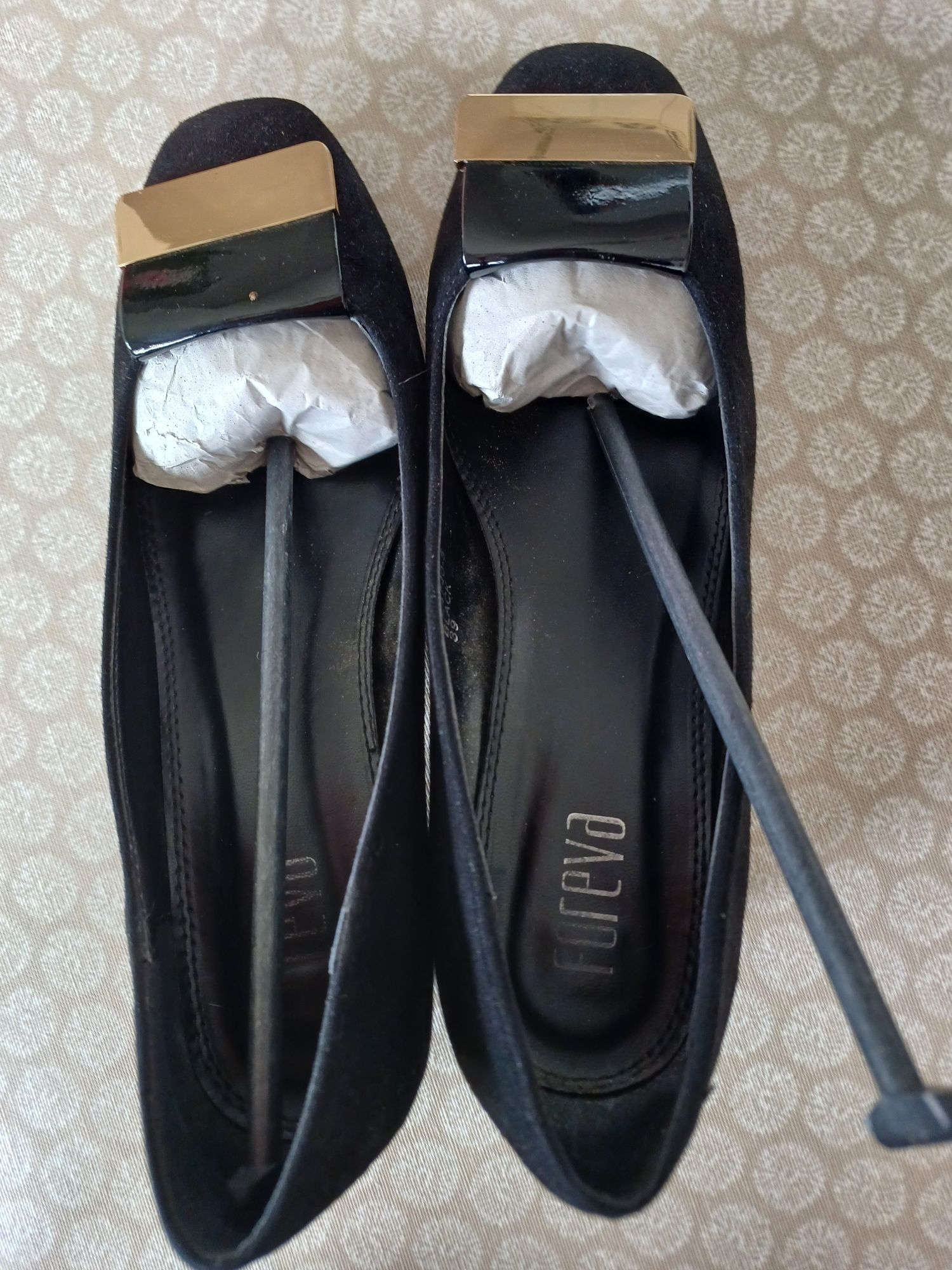 Sapatos pretos de camurça e verniz N.⁰39