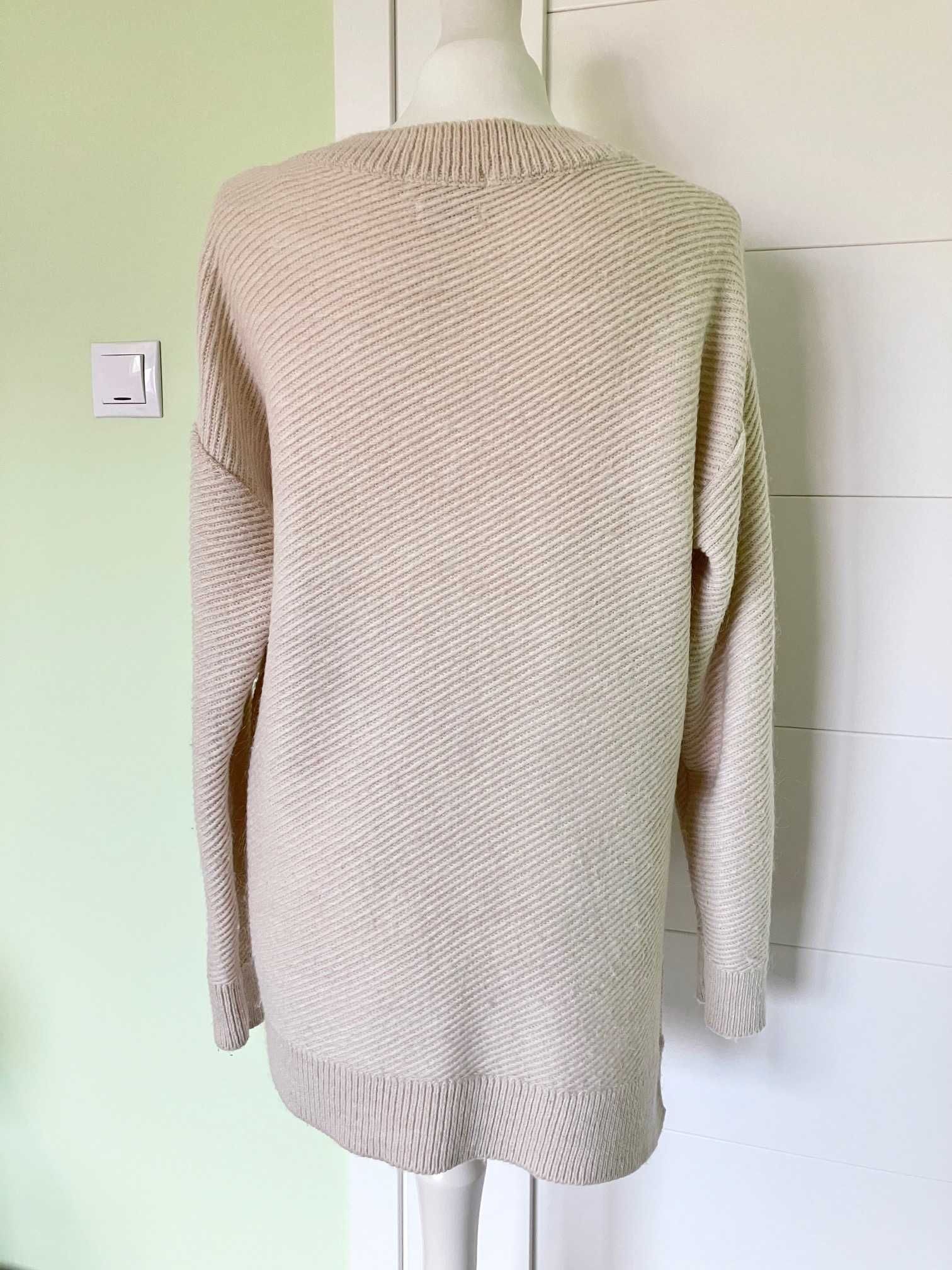 Piękny beżowy sweter Zara asymetryczny wełna Italy S M