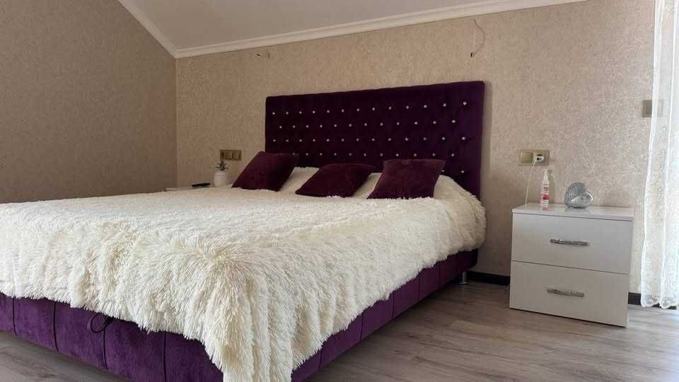 Продам сучасний будинок в Білій Криниці. Караван